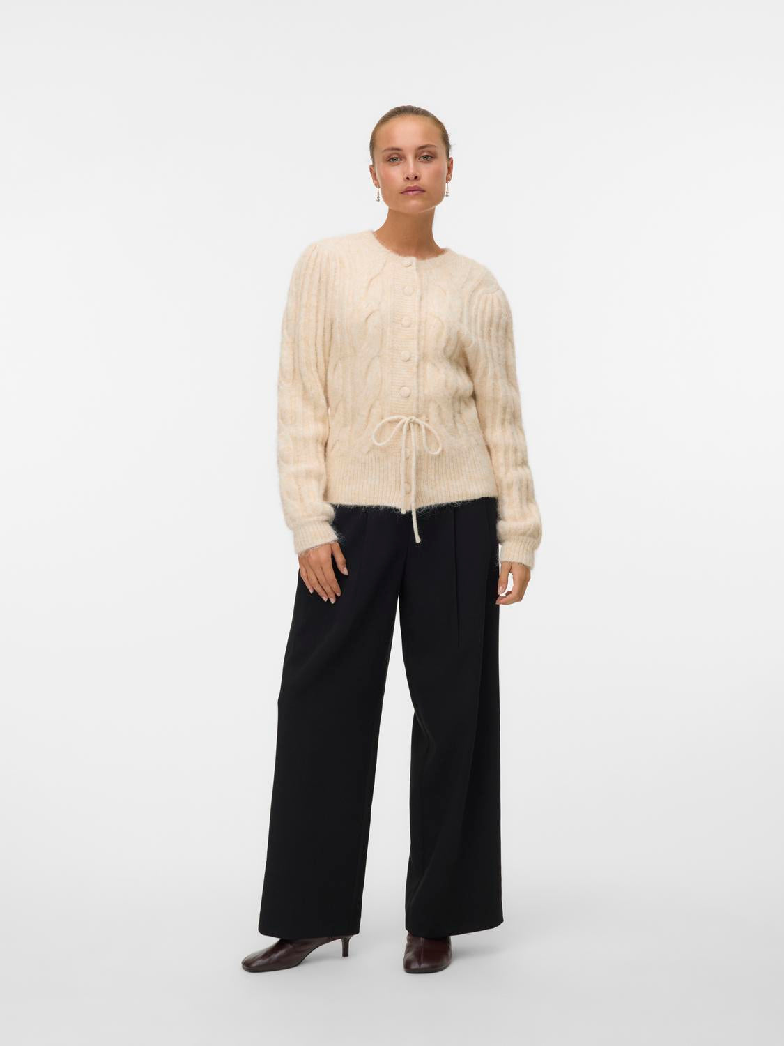 model_shot-front